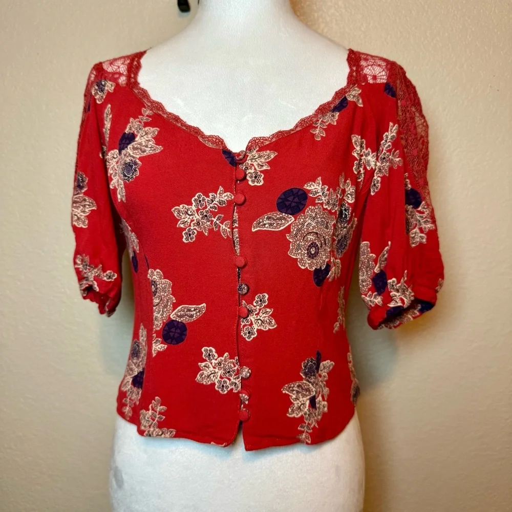 Free People Red Floral Lace Back Puff Sleeve Button Up Boho Top Size Small - Picture 2 of 14